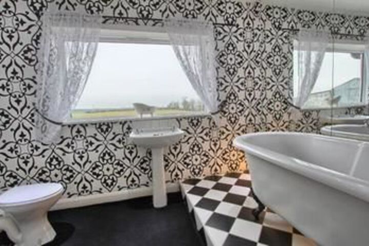 Room 3 of 27