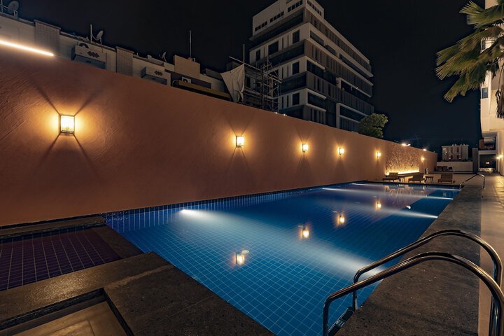 Hotel Pool