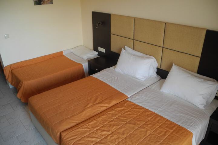 Room 5 of 50