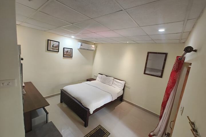 Room 4 of 27