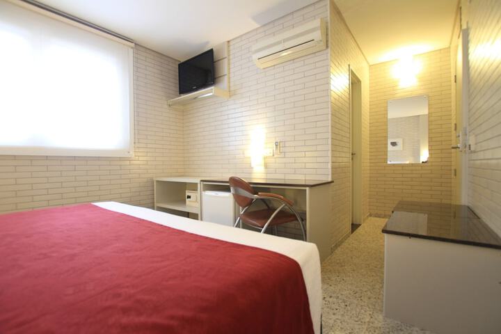 Room 8 of 37