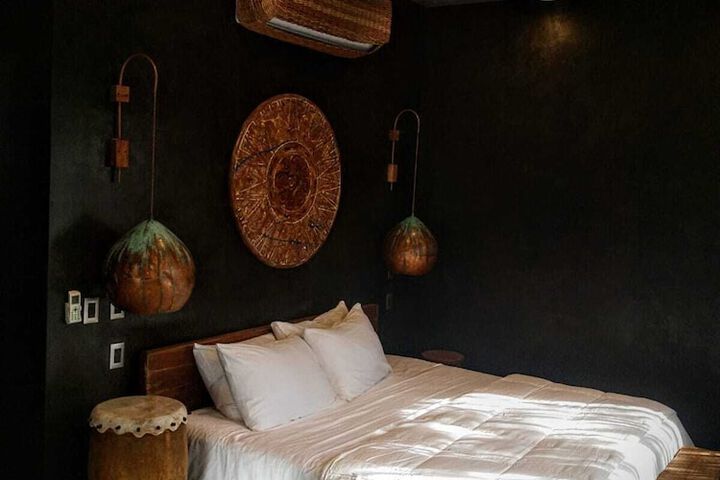 Room 12 of 87