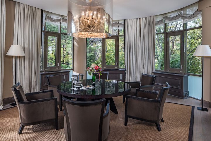 Room 32 of 141