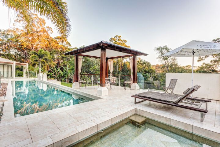 Pool Hotel