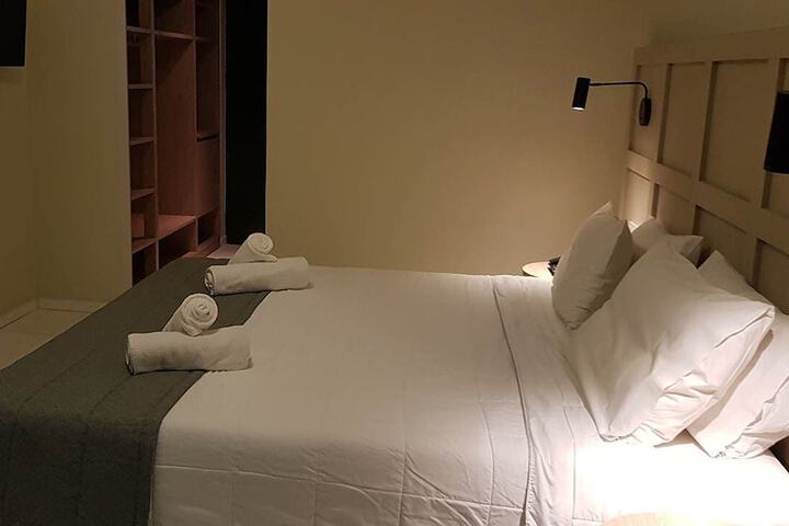 Room 8 of 27