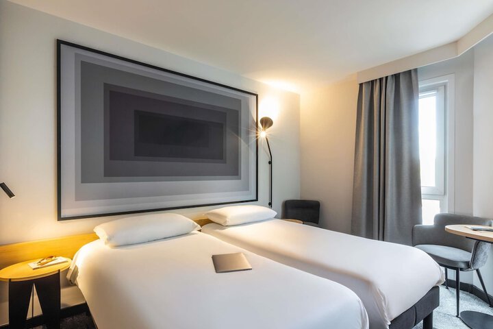 Room 4 of 38