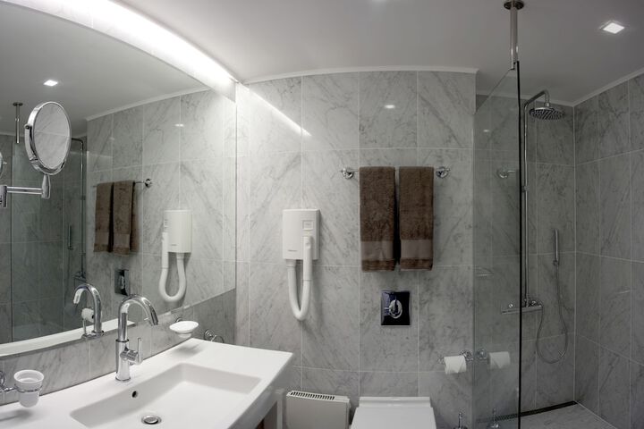 Room 17 of 39