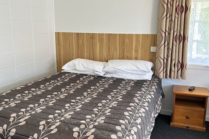 Room 13 of 27