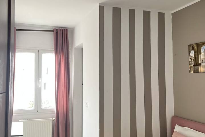 Room 25 of 38