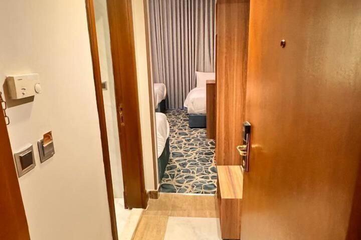 Room 19 of 32