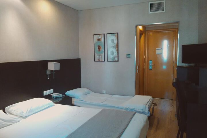 Room 11 of 44