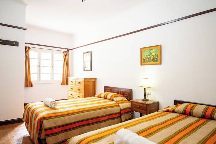 Room 8 of 28