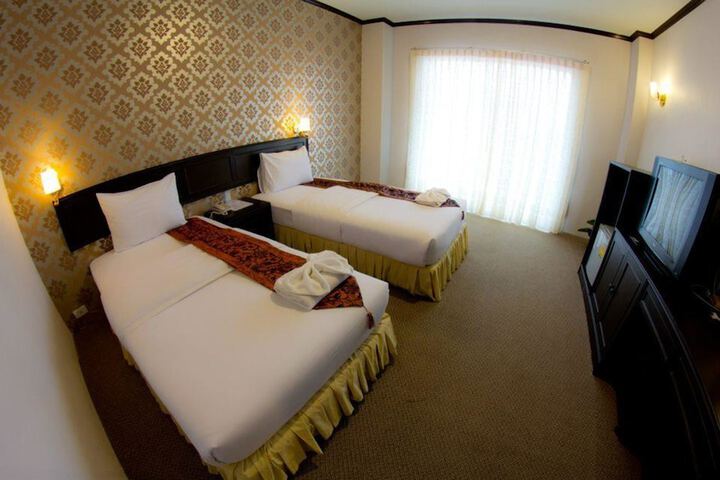 Room 2 of 32