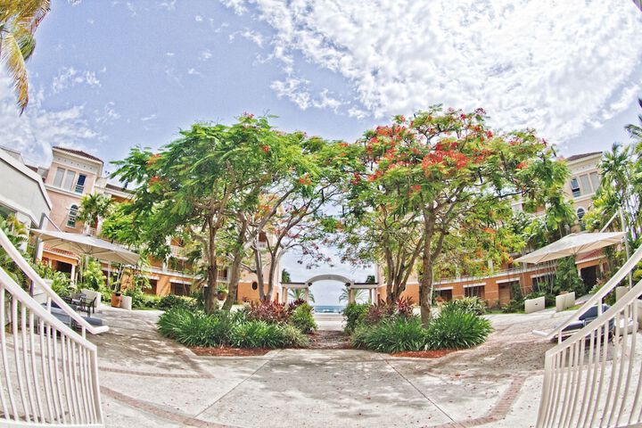 Hotel Exterior 80 of 91