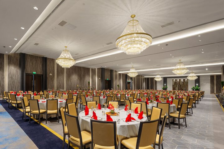 Ballroom/Hall 119 of 156