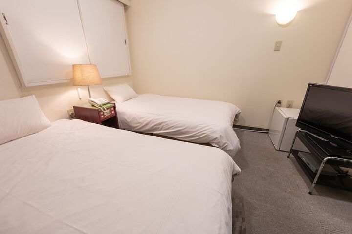 Room 15 of 48