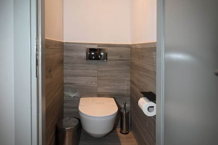 Room 156 of 200