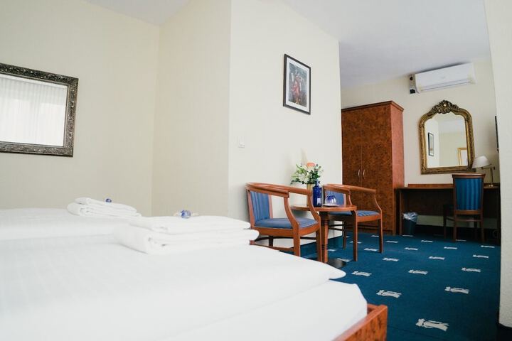 Room 5 of 24