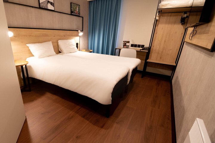 Room 10 of 49