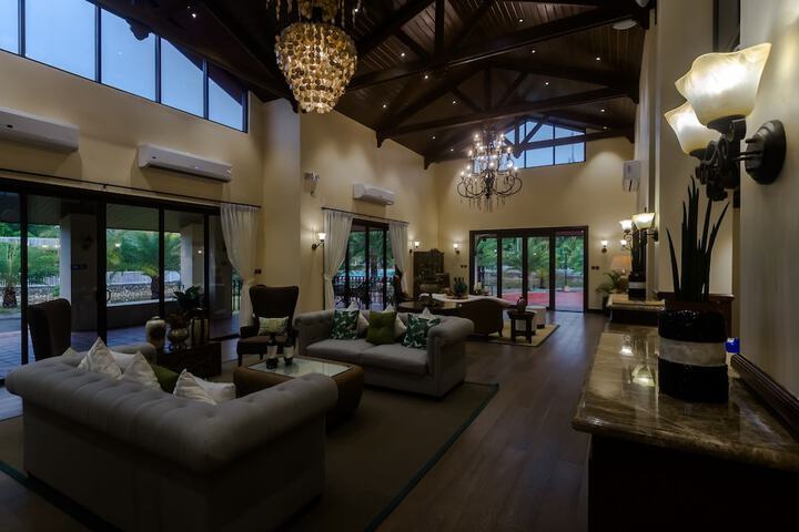 Hotel 4 of 51