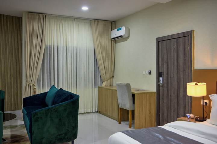 Room 25 of 82