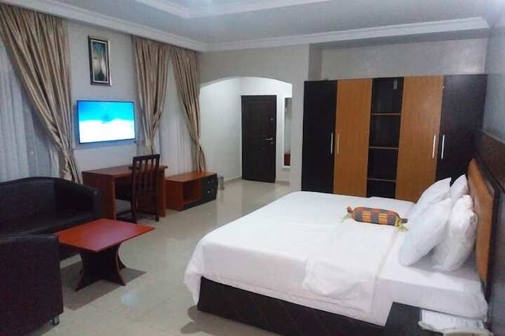 Room 5 of 70