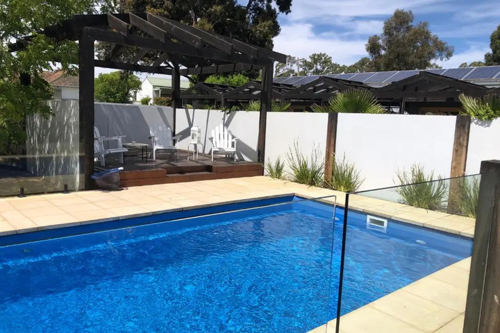 Pool 6 of 9