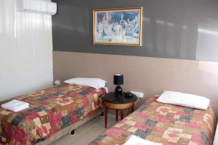 Room 27 of 61