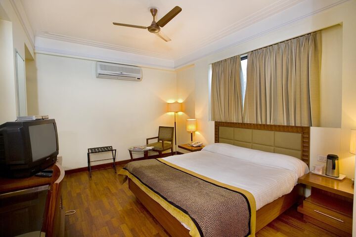 Room 8 of 16