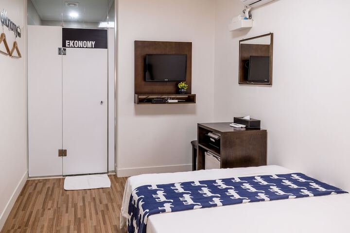 Room 19 of 81