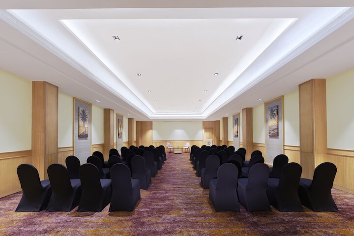 Ballroom/Hall 92 of 130