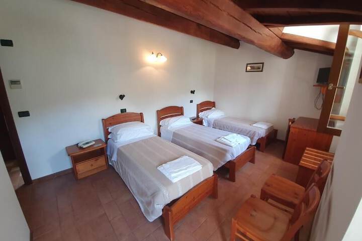 Room 9 of 28