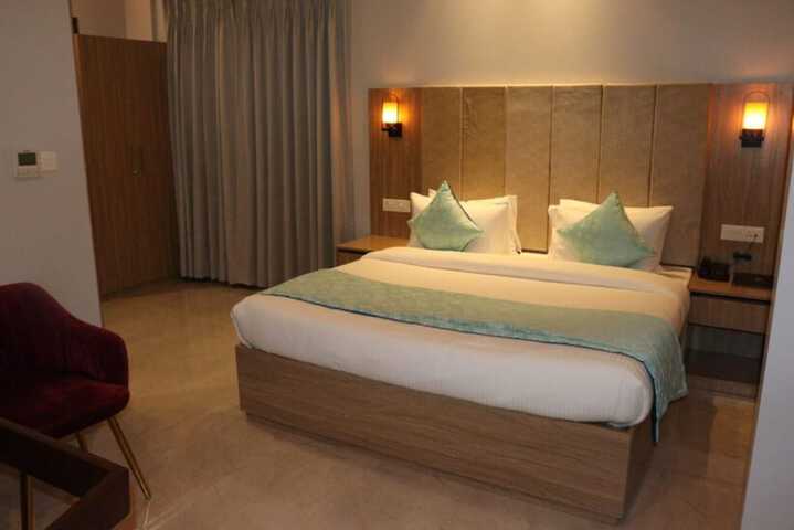 Room 10 of 16
