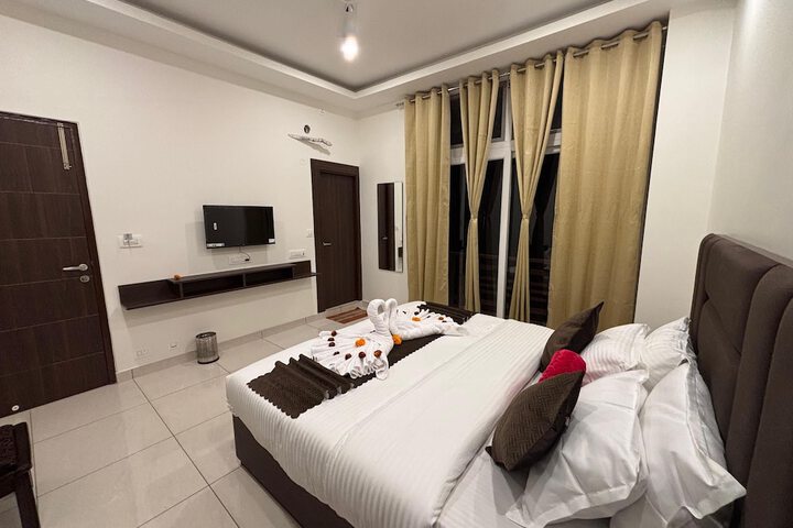 Room 3 of 35