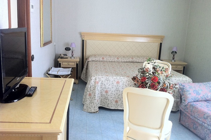Room 8 of 53