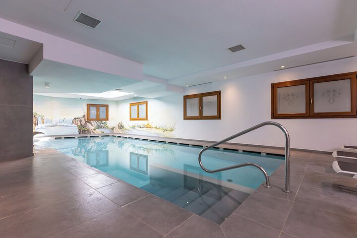 Pool 70 of 142