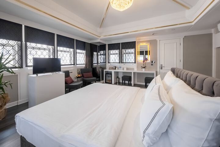 Room 40 of 184