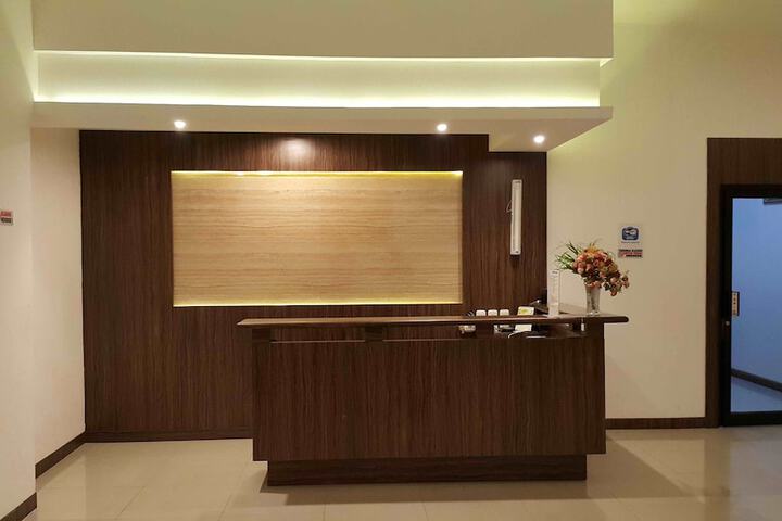 Check-in/check-out kiosk