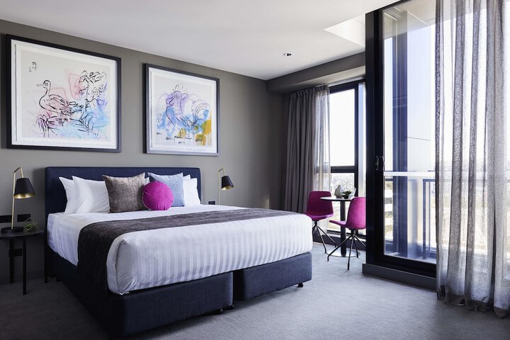 Room 10 of 38