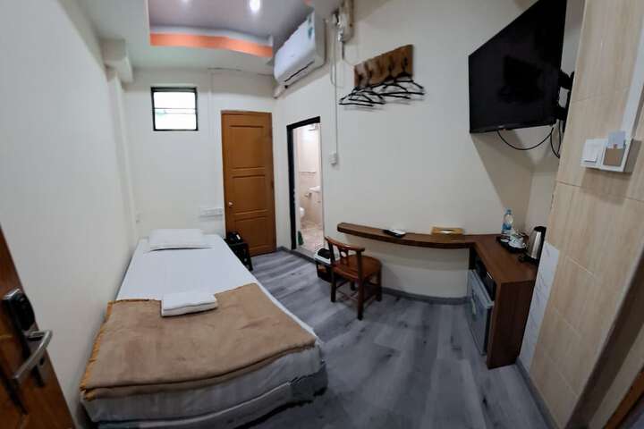 Room 3 of 13