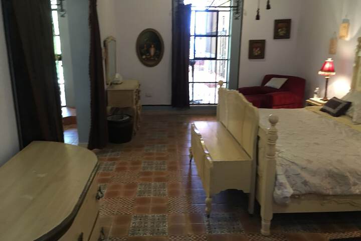 Room 16 of 106