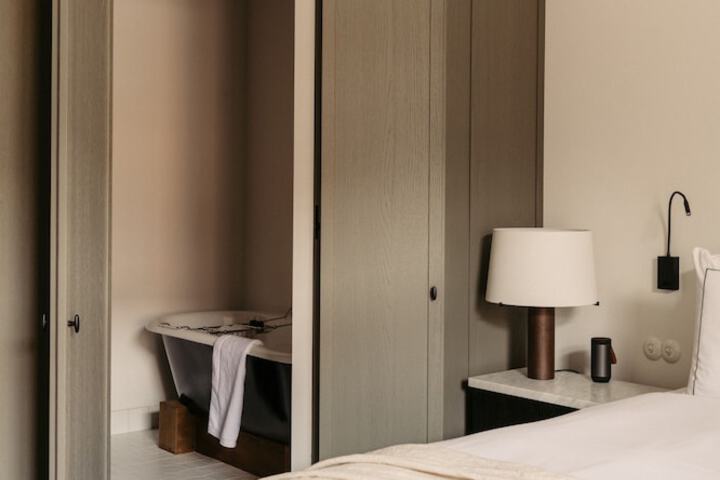Room 14 of 91