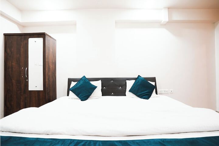 Room 8 of 32