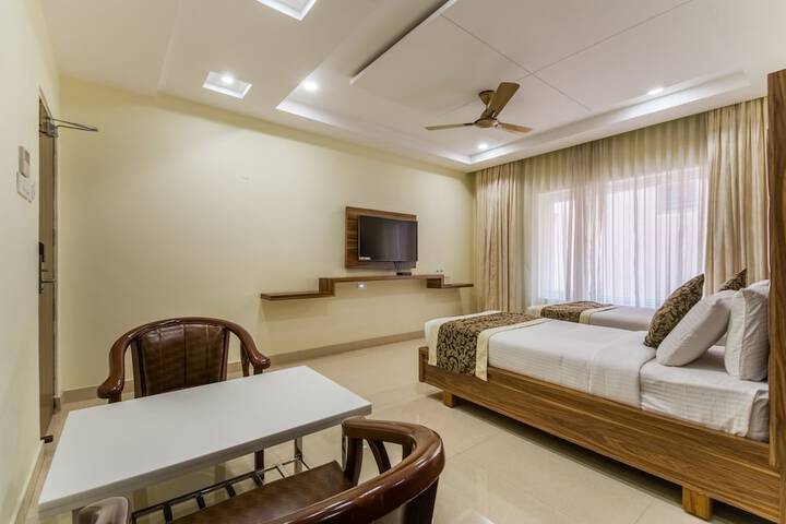 Room 11 of 32