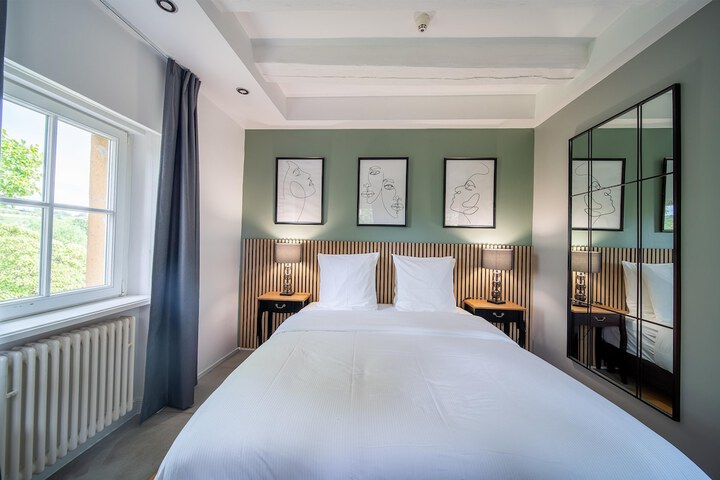 Room 10 of 34