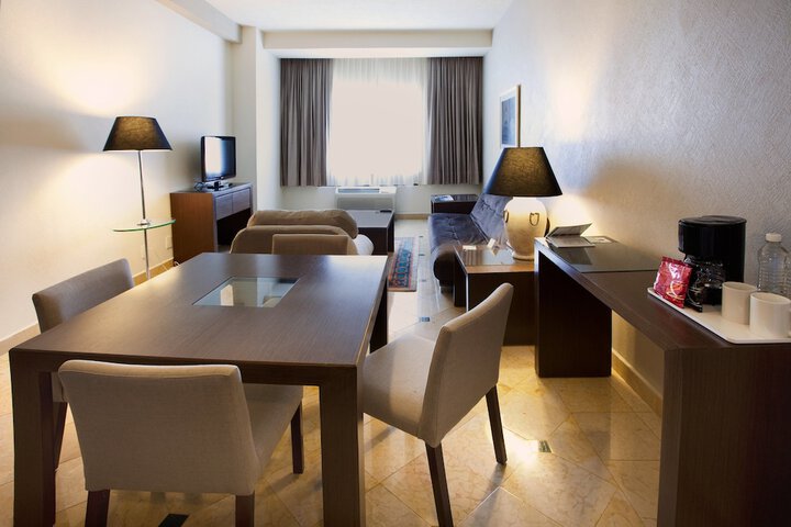 Room 4 of 72