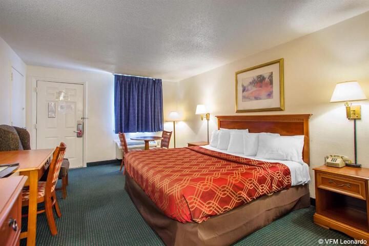1 King Bed (7 of 7)
