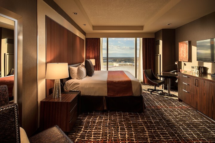 Deluxe King Bed Grand Tower (7 of 8)