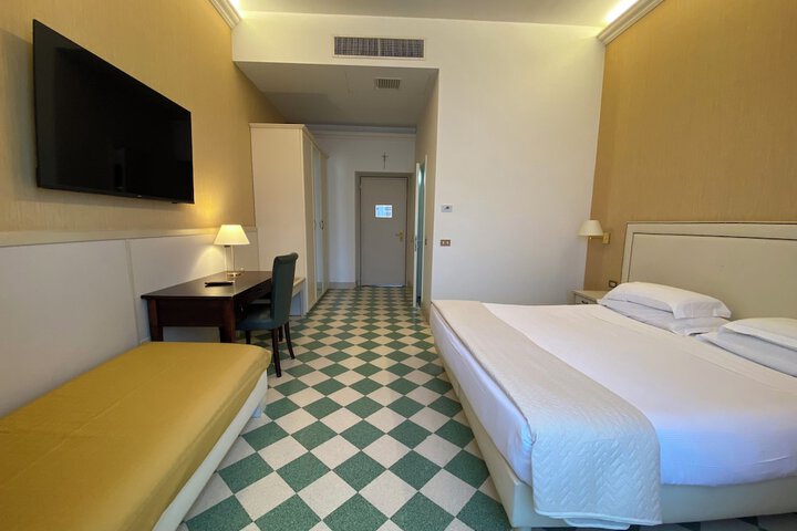 Room 68 of 180