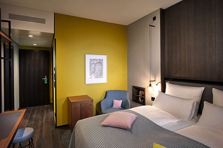 Room 6 of 39